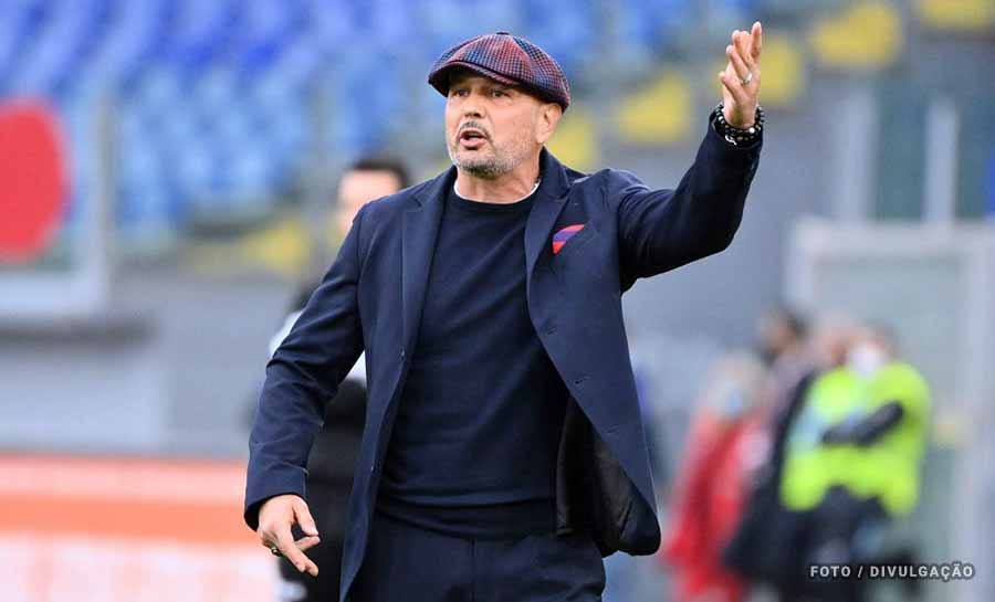 Mihajlovic volta a comandar o Bologna em meio a tratamento de câncer e é  ovacionado pela torcida, futebol italiano