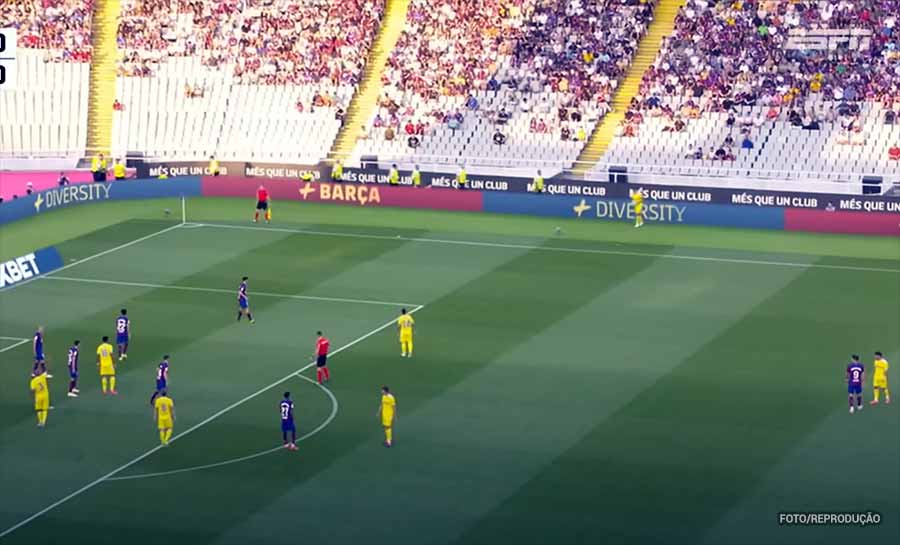 Barcelona fura retranca no fim e vence a primeira no Espanhol