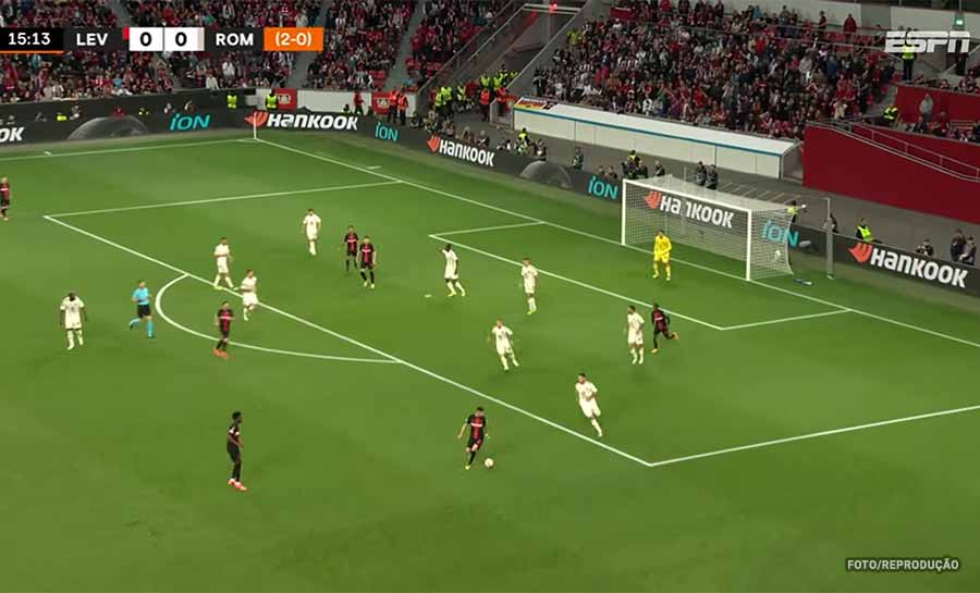 Bayer Leverkusen salva invencibilidade no fim e vai à final da Liga Europa