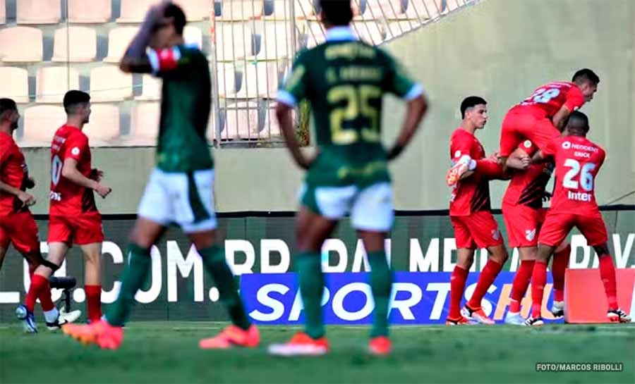 Athletico vence o Palmeiras fora de casa e mantém a liderança no Brasileirão