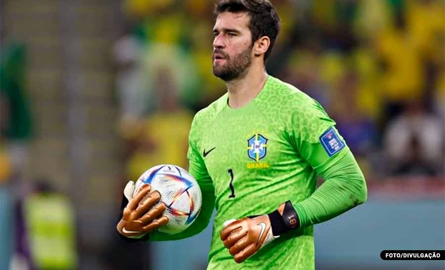 Bayern quer Alisson, do Liverpool, para substituir Neuer, diz jornal