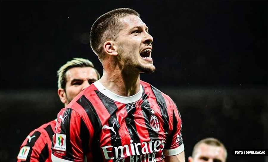 Novidades do mercado da bola: Botafogo negocia com Jović, atacante do Milan